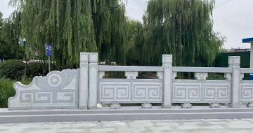海东 芝麻灰桥栏杆、河道栏杆安装效果