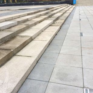 海东芝麻灰、芝麻黑石材在市政广场的应用