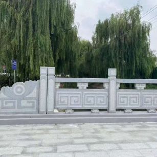 海东 芝麻灰桥栏杆、河道栏杆安装效果