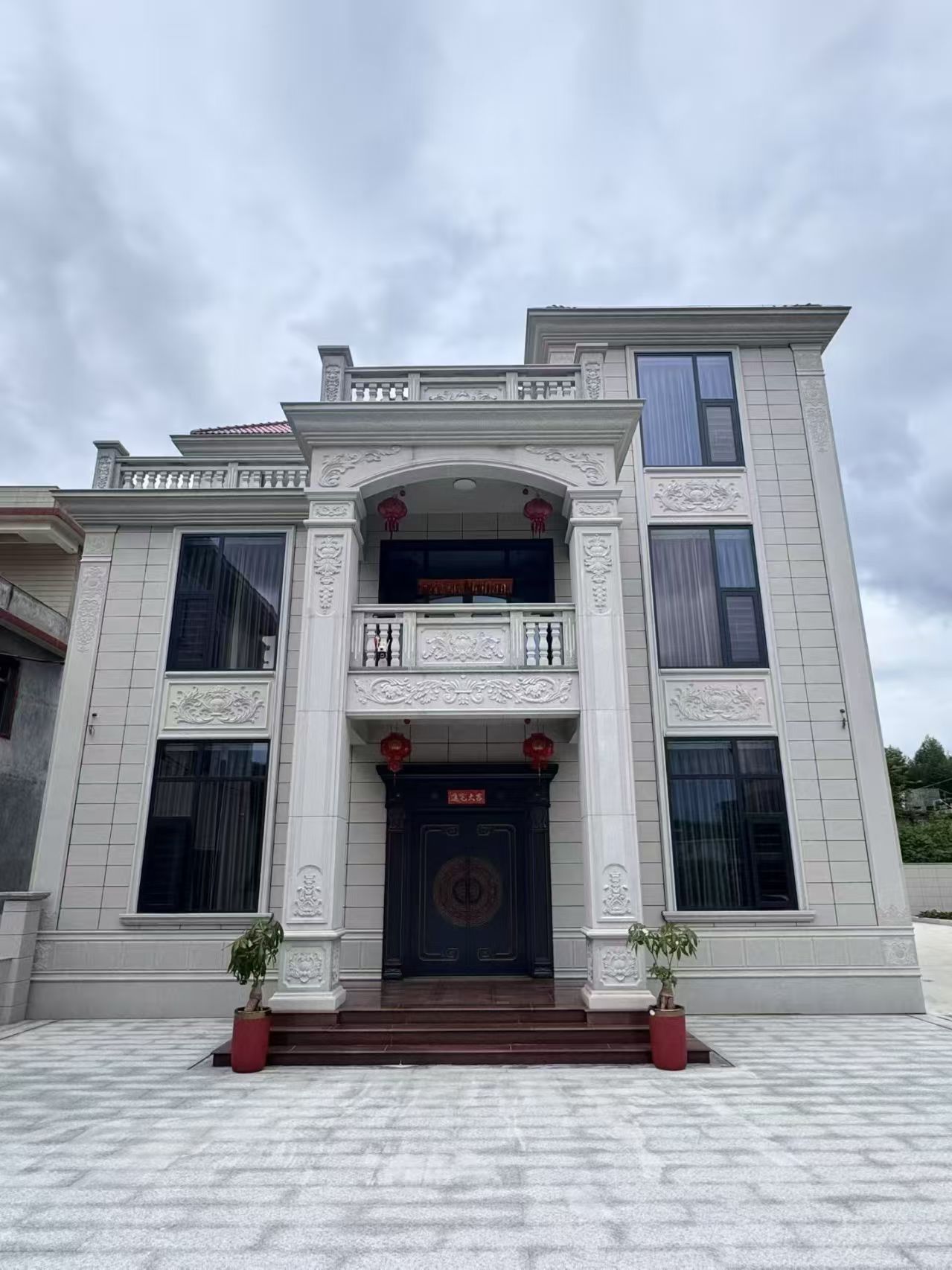 海东 芝麻白石材别墅干挂案例展示