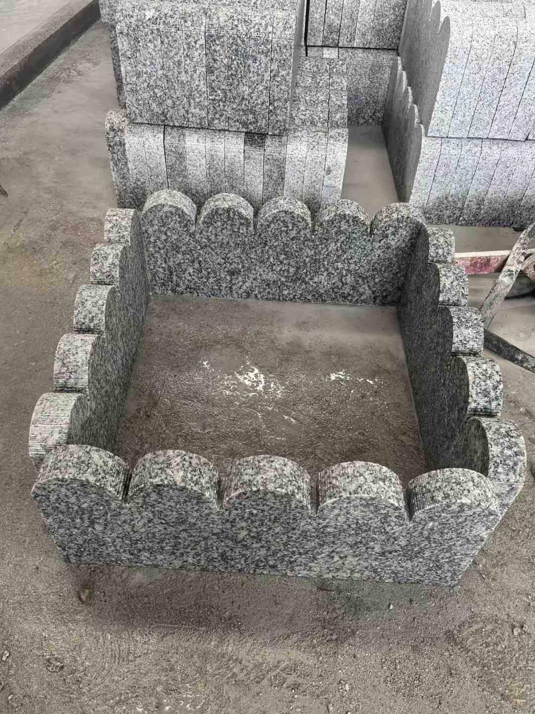海东 花边石、花坛围栏石、花池界石、菜园栅栏石、镶边石、波浪状界石介绍