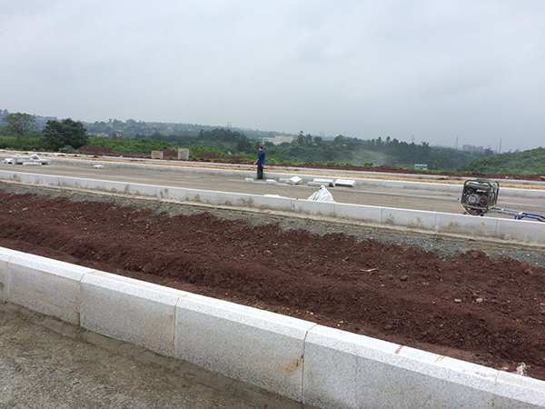 海东花岗岩路沿石在市政道路上的应用