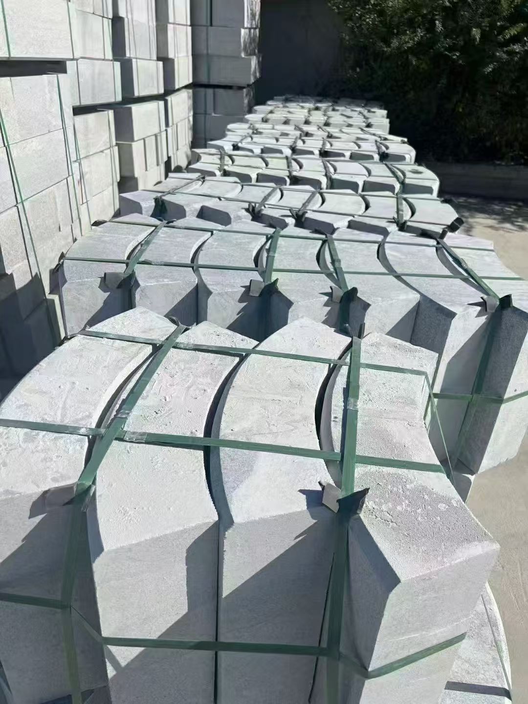 海东 芝麻灰弧形路沿石