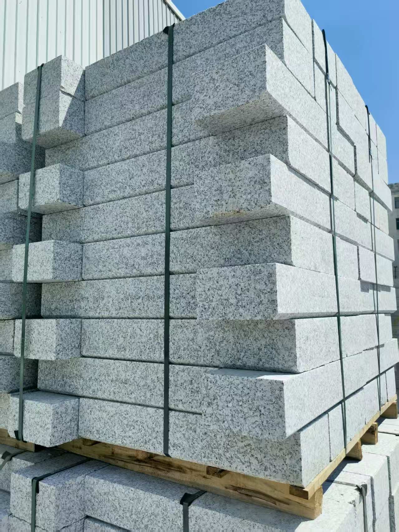 海东 路沿石颜色均匀、尺寸标准