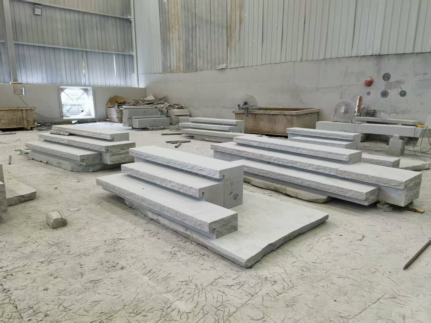 海东 整石台阶（大面火烧+侧面自然面），出货前厂内拼装