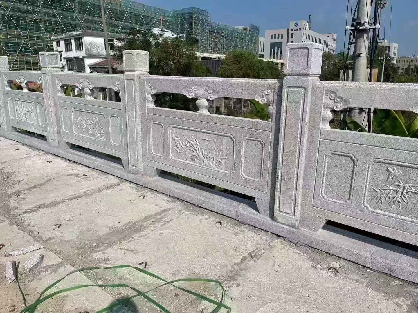 海东 芝麻白栏杆