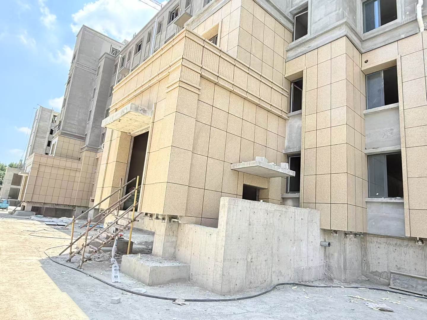 海东 黄金麻干挂，工地实拍